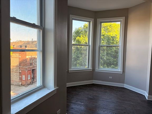3rd image of 1860 N Hoyne Ave #3E