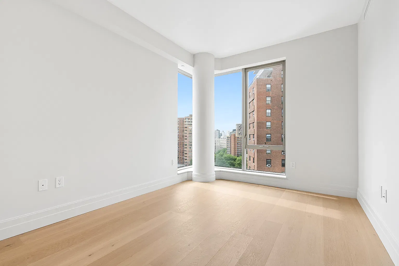 222 East Broadway — Photo 1