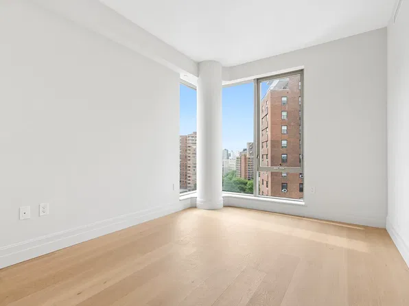 222 E Broadway #14B, New York, NY 10002