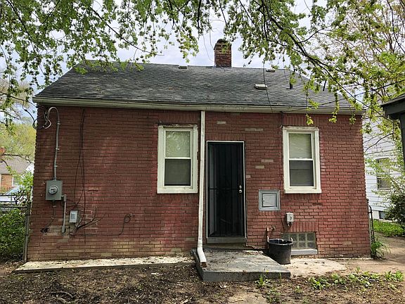 4th image of 8413 Rosemont Ave