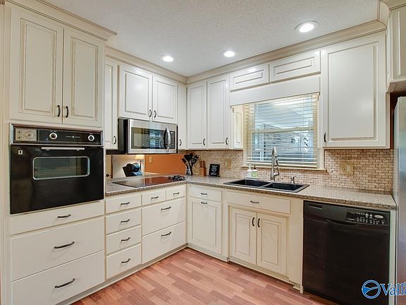 5th image of 2105 Cecille Dr SW