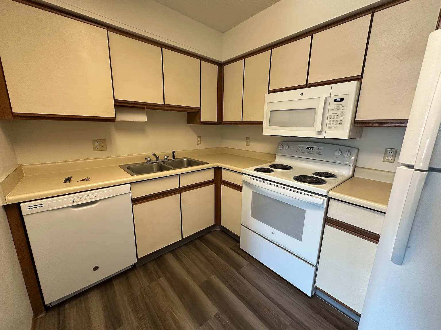2 bed, 813 sqft, $1,095 — Photo 1