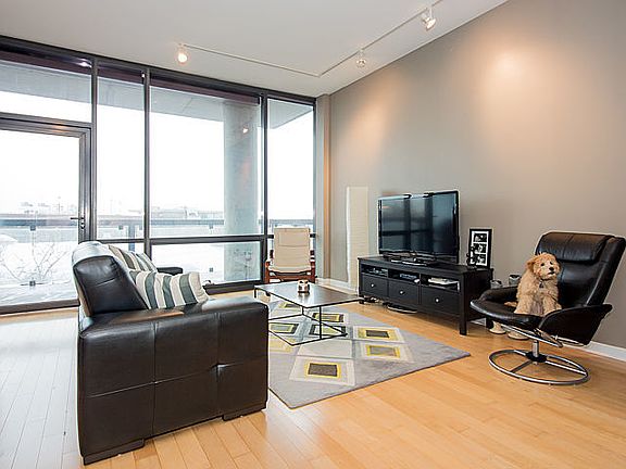 4th image of 860 W Blackhawk St #304
