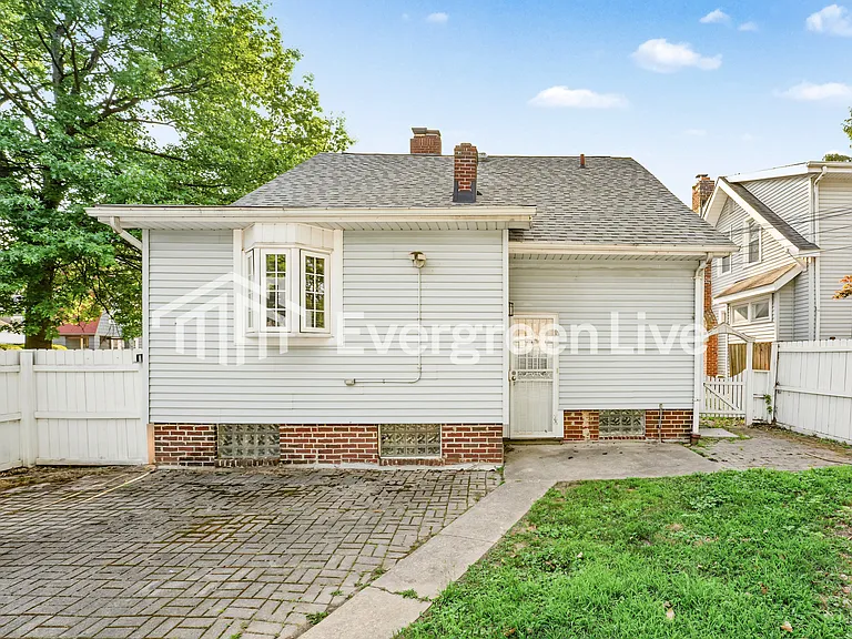 842 Montford Rd — Photo 15