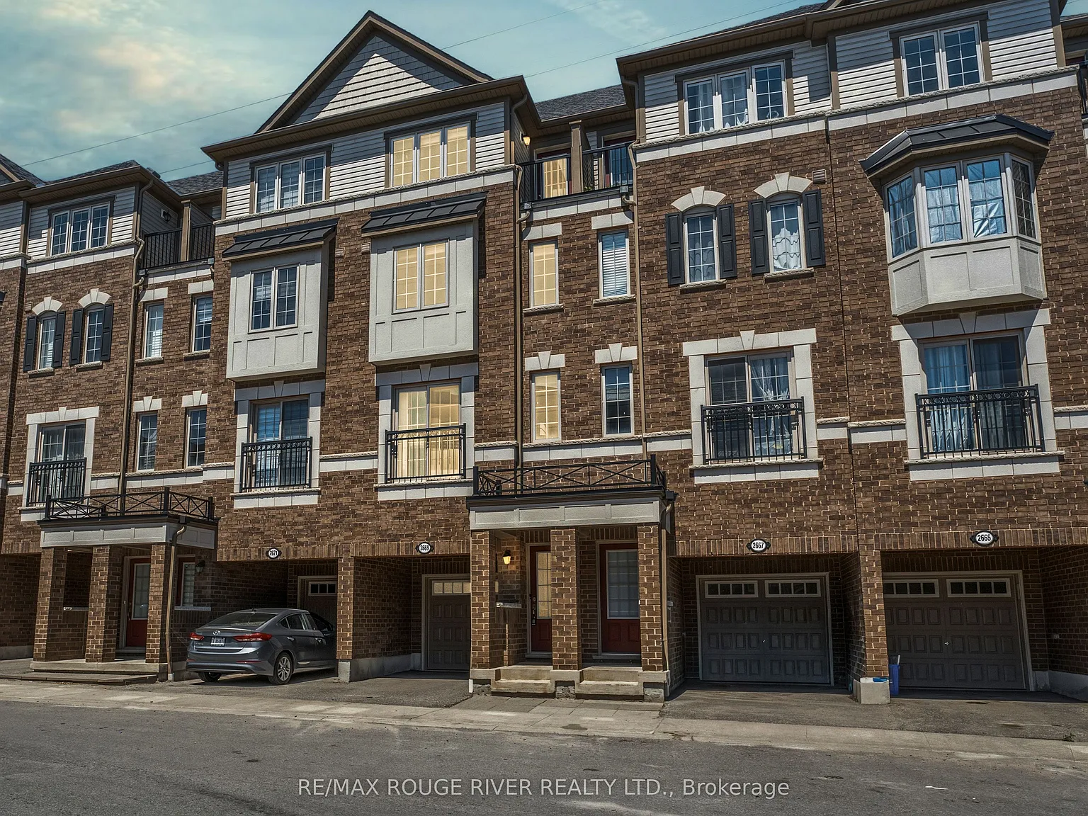 4 bed, $3,000 — Photo 1