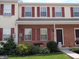 24 Fiddler Dr, New Oxford, PA 17350