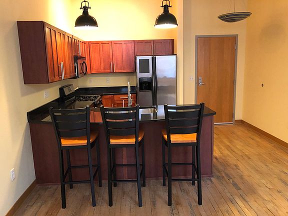 Complete kitchen view.