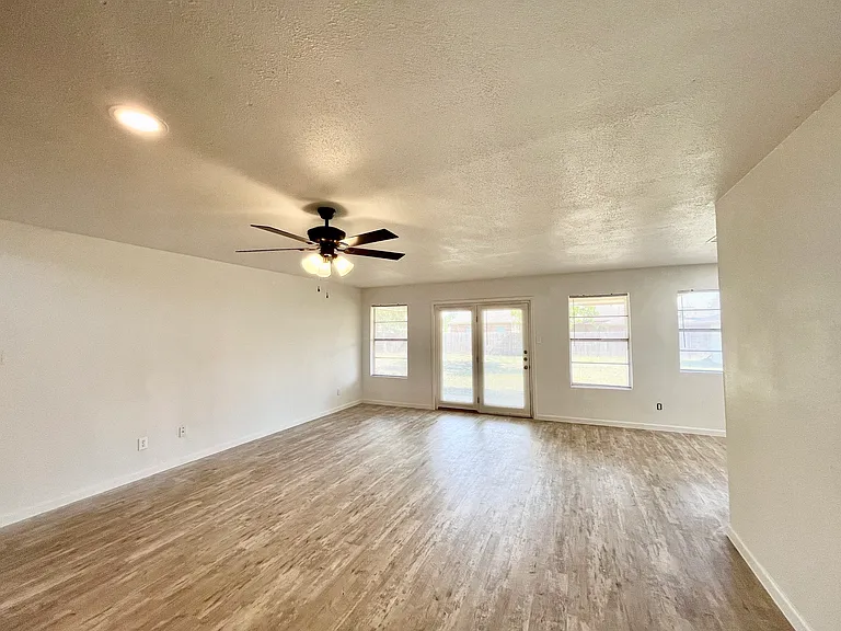 6415 Circo Dr — Photo 6