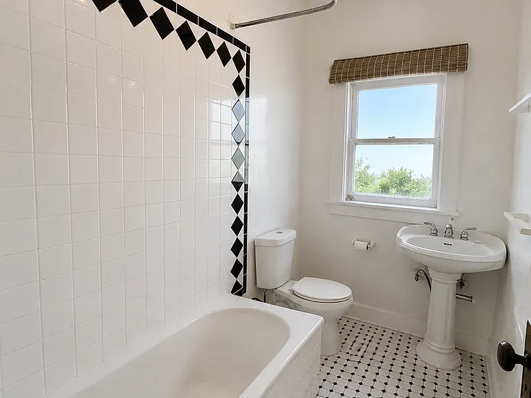 1935 N Vermont Ave #14 — Photo 14