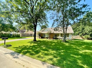 526 Olympic Dr, Flowood, MS 39232