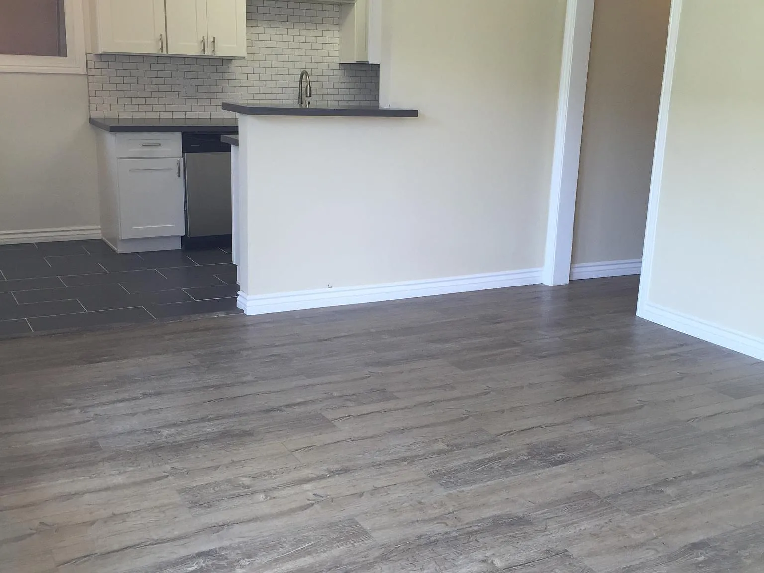 1 bed, 750 sqft, $2,420 — Photo 2