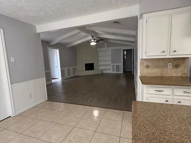 5218 Long Creek Ln — Photo 2