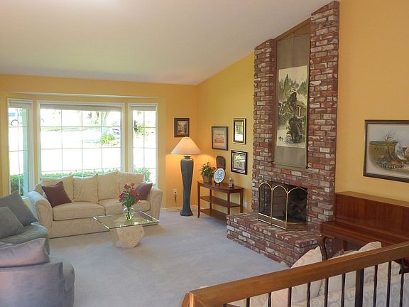 5th image of 4776 Emerald Ave