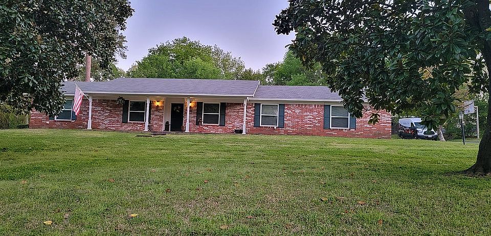2nd image of 106 Claudia Cir