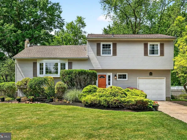 1 Cedar Ln, East Windsor, NJ 08520