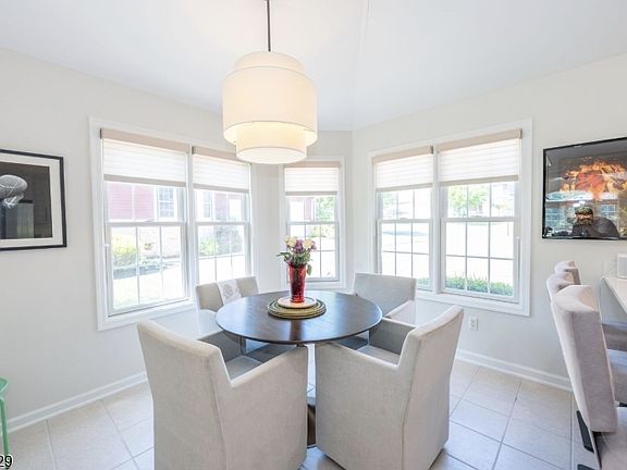 5th image of 26 Turnberry Ln