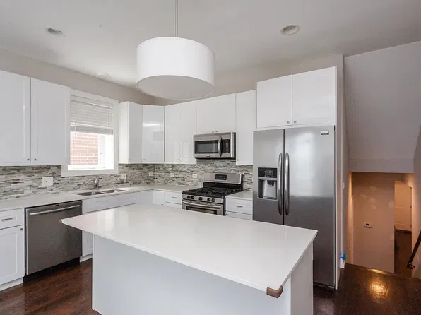 3514 N Sacramento Ave APT 2S, Chicago, IL 60618