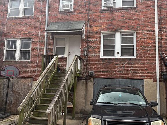 2nd image of 709 N Augusta Ave