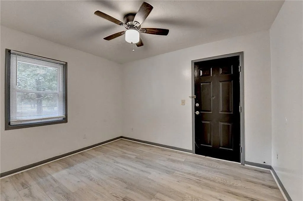 1 bed, 1.0 bath, 1085 sqft, $1,150 — Photo 4