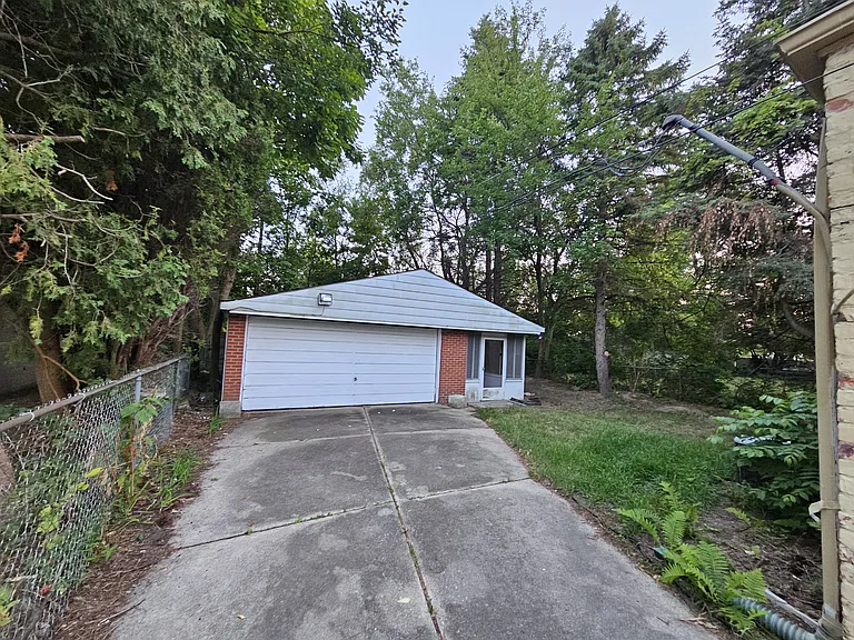27829 Carlysle St — Photo 18