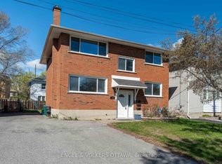 896 Pinewood Cres #1, Ottawa, ON K2B5Y4