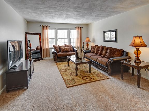 4th image of 8 Kings Ct #100D