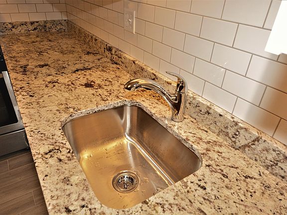5th image of 319 Bluff Ave APT 1E
