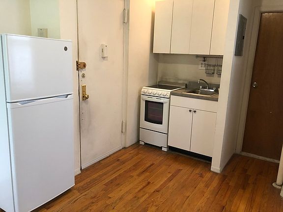 3rd image of 24 King St APT 20