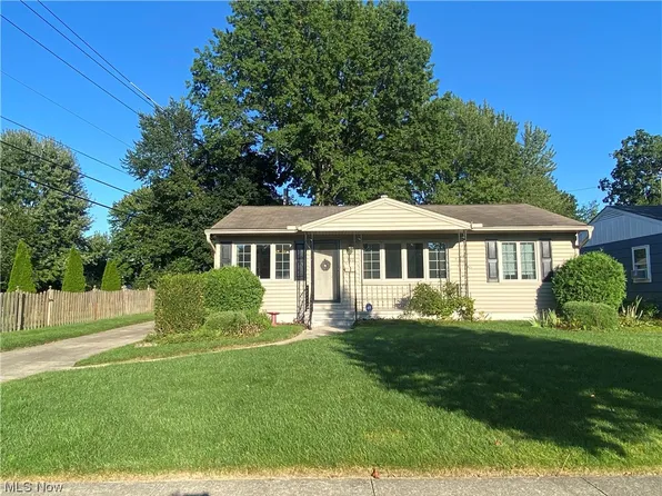 370 Hickory Dr, Berea, OH 44017