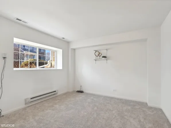 522 Richard Brown Blvd, Volo, IL 60073