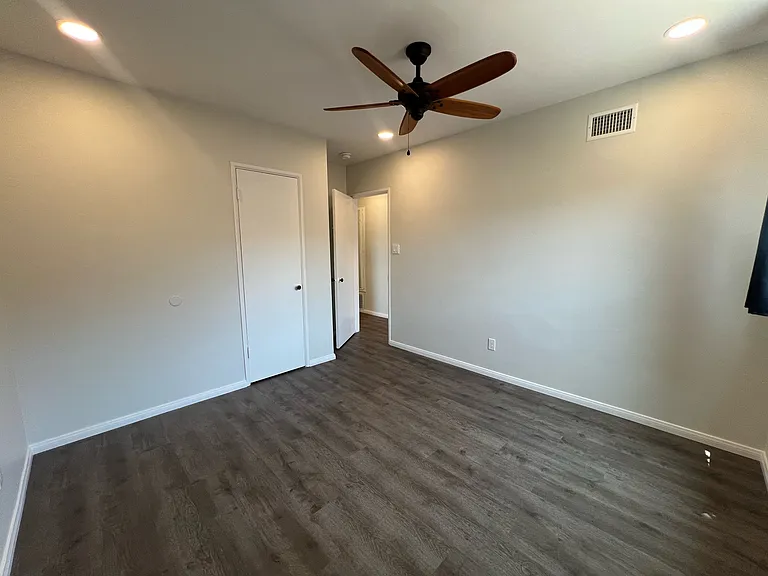 1502 Loranne Ave — Photo 13