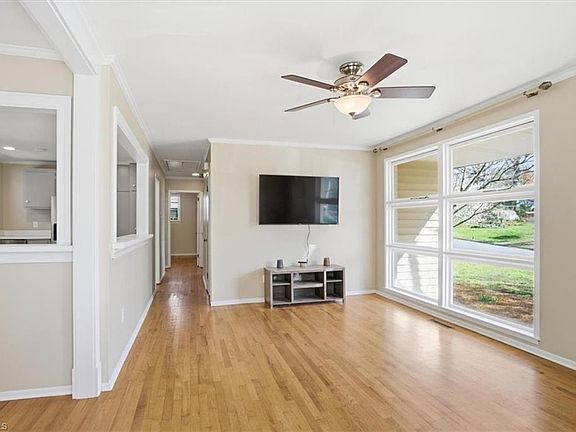 4th image of 2502 Netherwood Dr