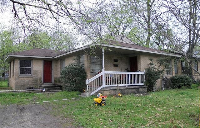 1st image of 835 Fisher St