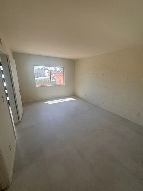 1 bed, 827 sqft, $1,100 — Photo 2