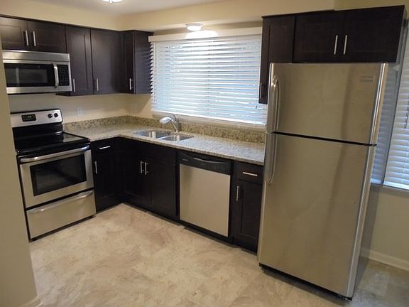 4th image of 39348 N Emmaus Ave