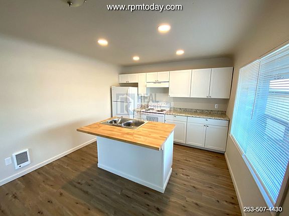 3rd image of 9618 Pacific Ave #8A