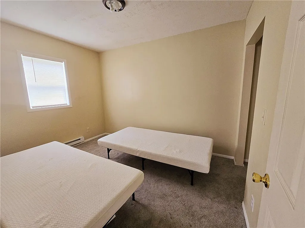 5 bed, 2.0 bath, 1798 sqft, $1,700 — Photo 3