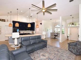 405 29th Ct SW, Vero Beach, FL 32968