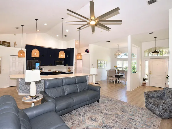 405 29th Court SW, Vero Beach, FL 32968