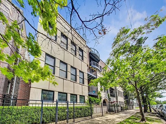 3rd image of 3823 N Ashland Ave APT 303