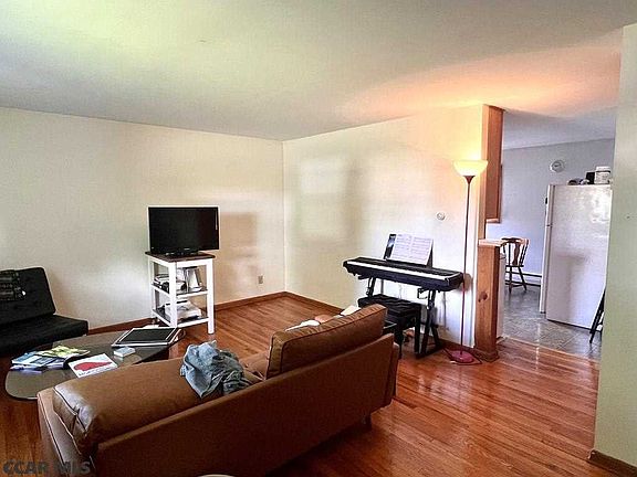 3rd image of 1436-1438 Curtin St