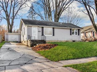937 W Cleveland St, Freeport, IL 61032