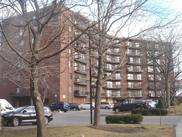 1st image of 711 S Des Plaines River Rd #305