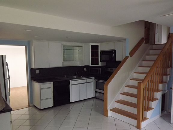 apt1-kitchen-stair-to-bedrms