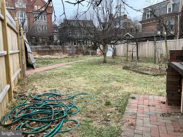 204 N 36th St, Philadelphia, PA 19104