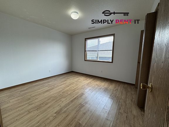 5th image of 4549 Steinbeck St Unit 4