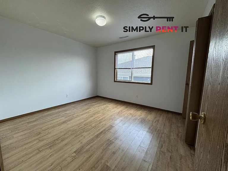 4549 Steinbeck St #3 — Photo 6