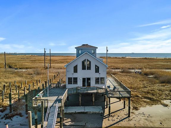3rd image of 510 Bay Point Rd
