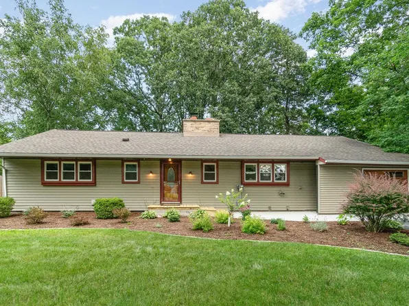 608 Hillcrest Rd, Midland, MI 48640