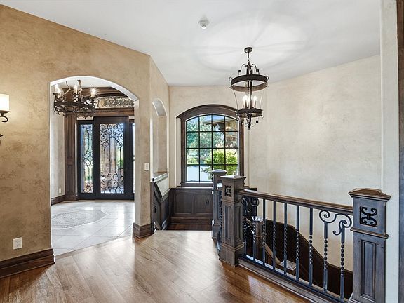 5th image of 10802 E Glengate Cir